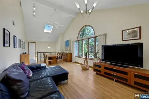 348 Highwood Avenue Glen Rock NJ 07452