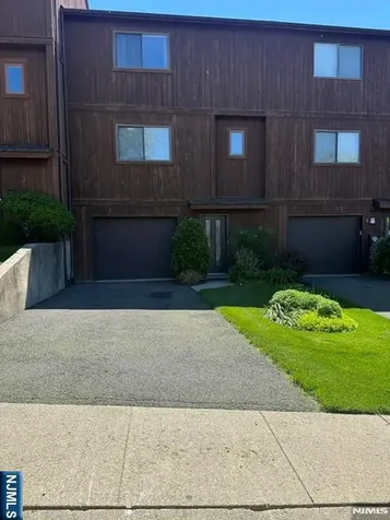 8 Alana Drive Hawthorne NJ 07506