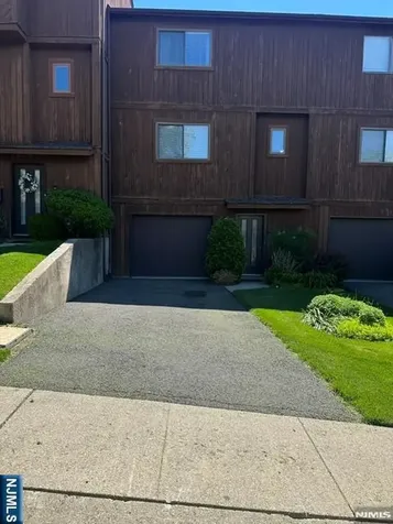8 Alana Drive Hawthorne NJ 07506