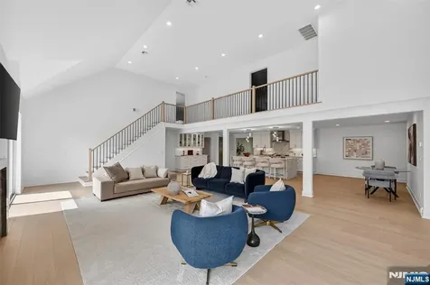 22 Glen Carl Road Upper Saddle River NJ 07458