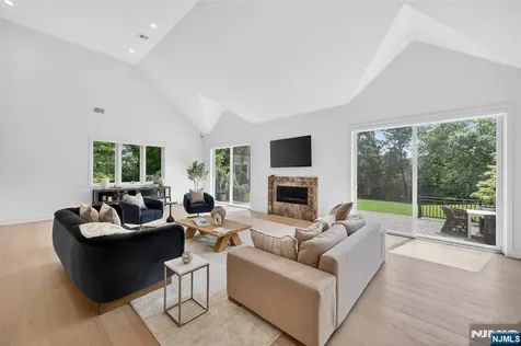 22 Glen Carl Road Upper Saddle River NJ 07458