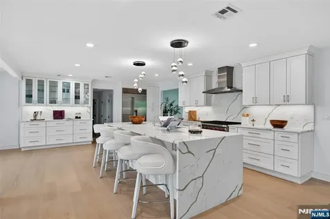 22 Glen Carl Road Upper Saddle River NJ 07458