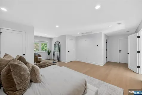 22 Glen Carl Road Upper Saddle River NJ 07458