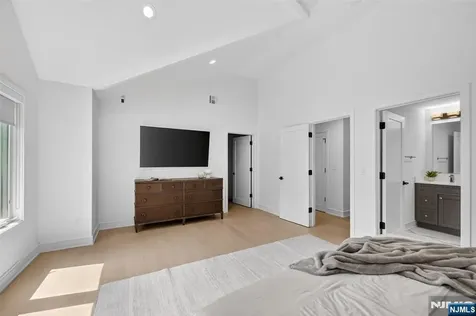 22 Glen Carl Road Upper Saddle River NJ 07458