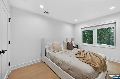 22 Glen Carl Road Upper Saddle River NJ 07458