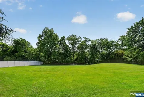 22 Glen Carl Road Upper Saddle River NJ 07458