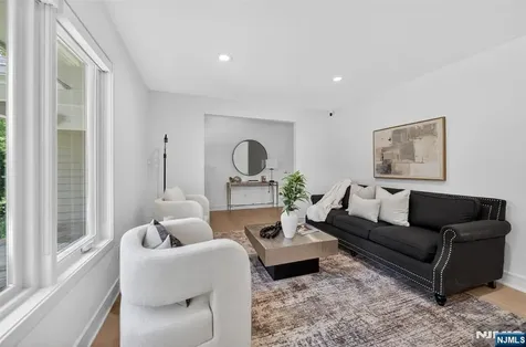 22 Glen Carl Road Upper Saddle River NJ 07458
