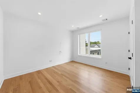561-565 Broadway Westwood NJ 07675