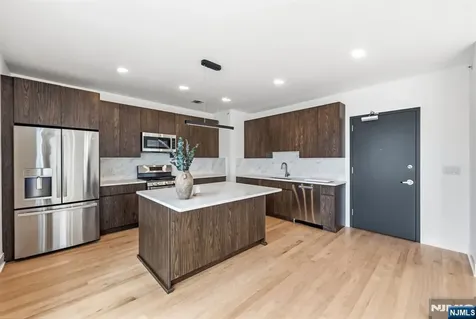 561-565 Broadway Westwood NJ 07675