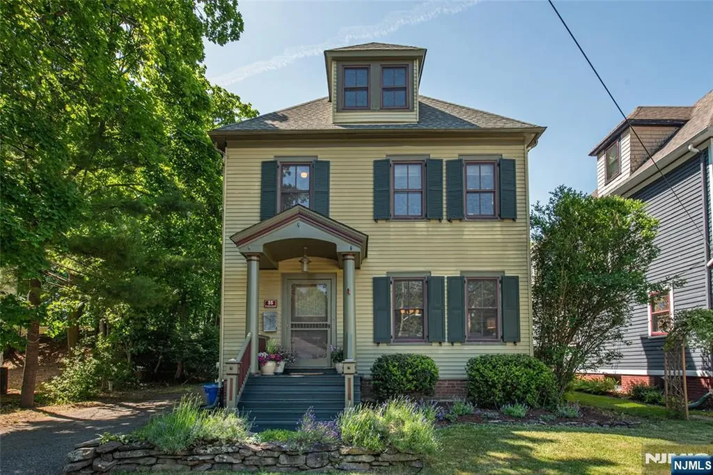 35 Brookside Avenue Caldwell NJ 07006