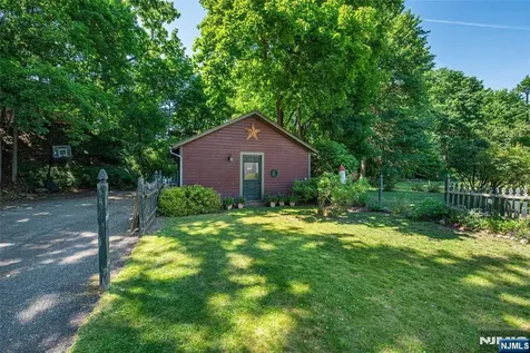 35 Brookside Avenue Caldwell NJ 07006