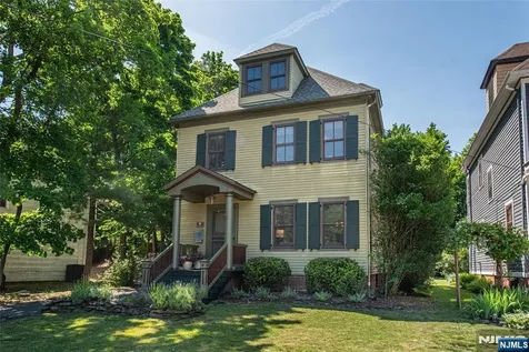 35 Brookside Avenue Caldwell NJ 07006
