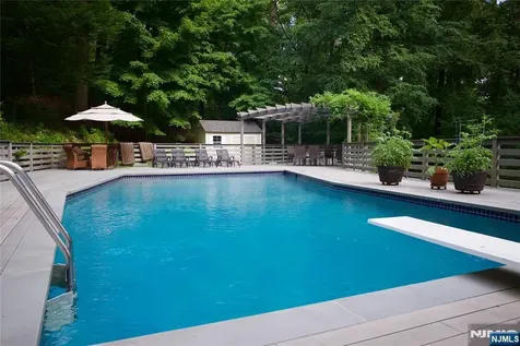 3 Highwood Place Alpine NJ 07620