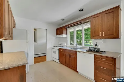 403 Oakland Avenue Oakland NJ 07436