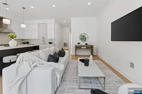 22 Gabriel Court Paramus NJ 07652