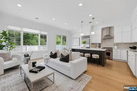 22 Gabriel Court Paramus NJ 07652