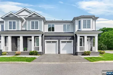 22 Gabriel Court Paramus NJ 07652