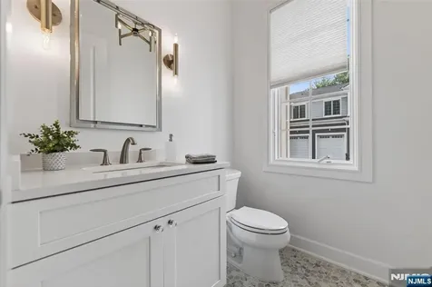 22 Gabriel Court Paramus NJ 07652