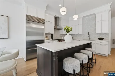 22 Gabriel Court Paramus NJ 07652