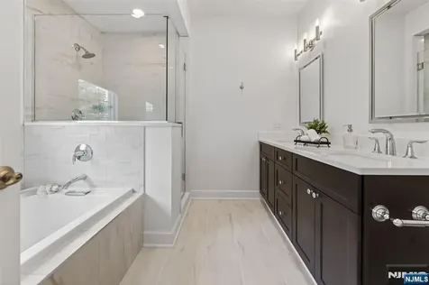 22 Gabriel Court Paramus NJ 07652