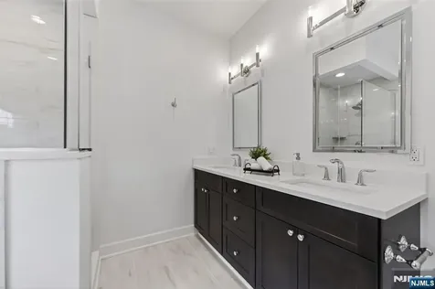 22 Gabriel Court Paramus NJ 07652