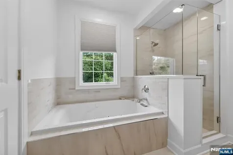22 Gabriel Court Paramus NJ 07652