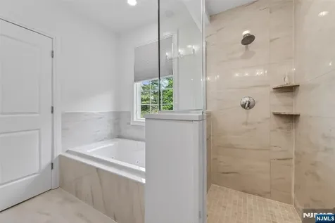 22 Gabriel Court Paramus NJ 07652