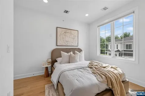 22 Gabriel Court Paramus NJ 07652