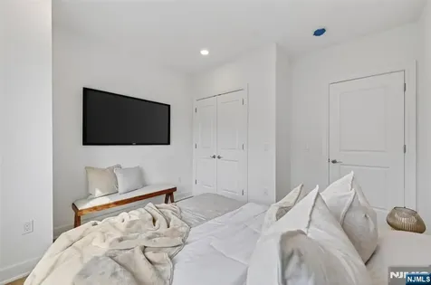 22 Gabriel Court Paramus NJ 07652