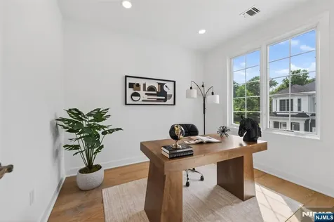 22 Gabriel Court Paramus NJ 07652