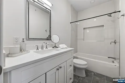 22 Gabriel Court Paramus NJ 07652