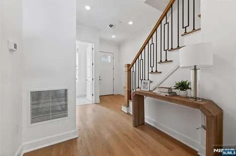 22 Gabriel Court Paramus NJ 07652