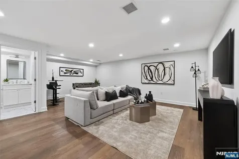 22 Gabriel Court Paramus NJ 07652