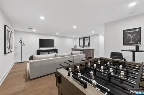 22 Gabriel Court Paramus NJ 07652
