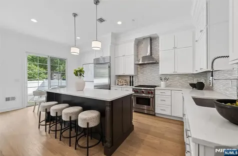 22 Gabriel Court Paramus NJ 07652