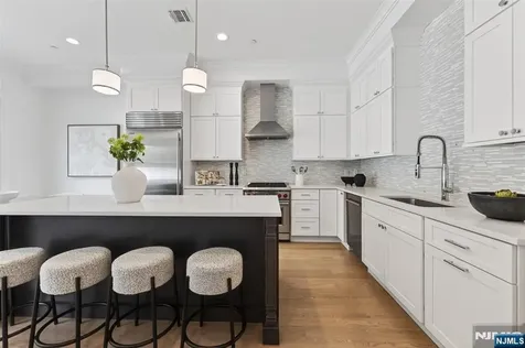 22 Gabriel Court Paramus NJ 07652