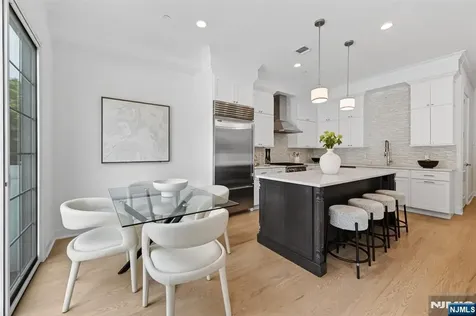22 Gabriel Court Paramus NJ 07652