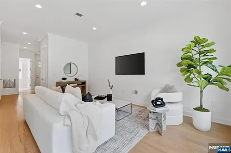 22 Gabriel Court Paramus NJ 07652
