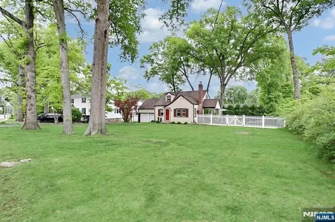 191 4th Avenue Westwood NJ 07675