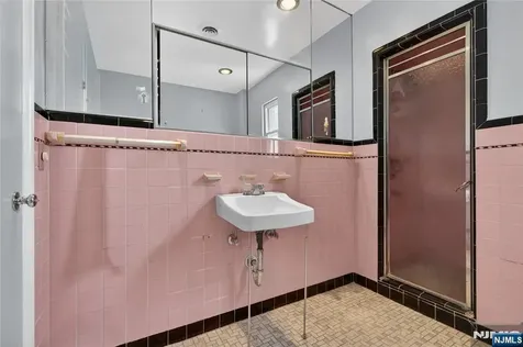 25 Cresthill Avenue Clifton NJ 07012