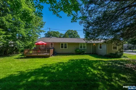 67 Stuyvesant Court Clifton NJ 07013