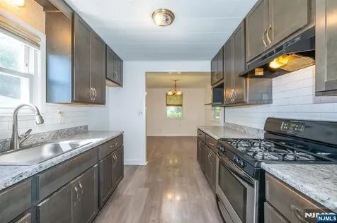 67 Stuyvesant Court Clifton NJ 07013