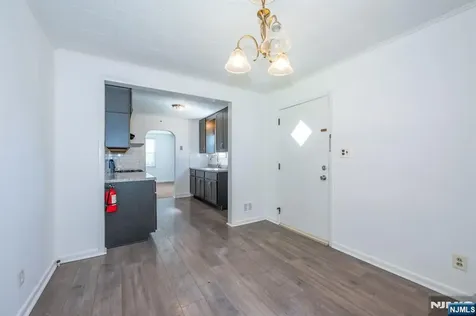 67 Stuyvesant Court Clifton NJ 07013