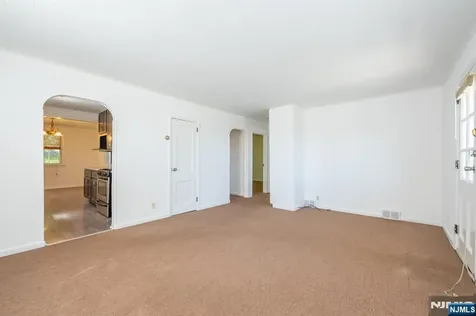 67 Stuyvesant Court Clifton NJ 07013