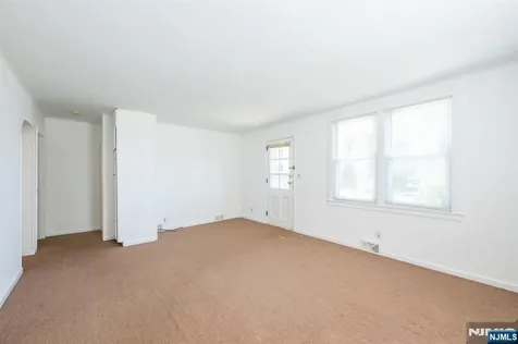 67 Stuyvesant Court Clifton NJ 07013