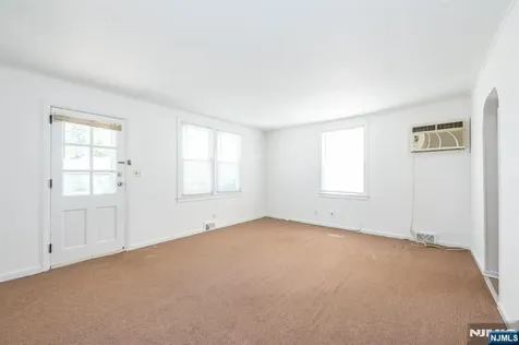 67 Stuyvesant Court Clifton NJ 07013