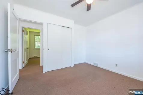 67 Stuyvesant Court Clifton NJ 07013