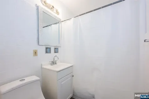 67 Stuyvesant Court Clifton NJ 07013
