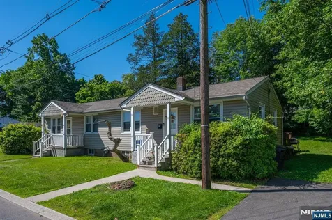 67 Stuyvesant Court Clifton NJ 07013