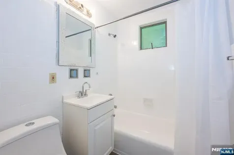 67 Stuyvesant Court Clifton NJ 07013